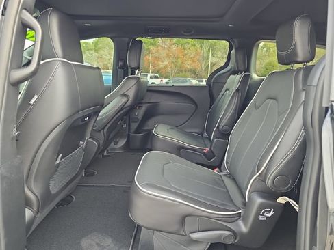 New 2026 Chrysler Pacifica Limited w/ S Appearance Package FWD image 13