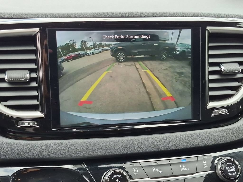 Used 2023 Chrysler Pacifica Touring-L FWD image 7