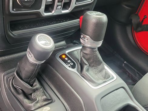 Used 2018 Jeep Wrangler Unlimited Sport S AWD/4WD image 28
