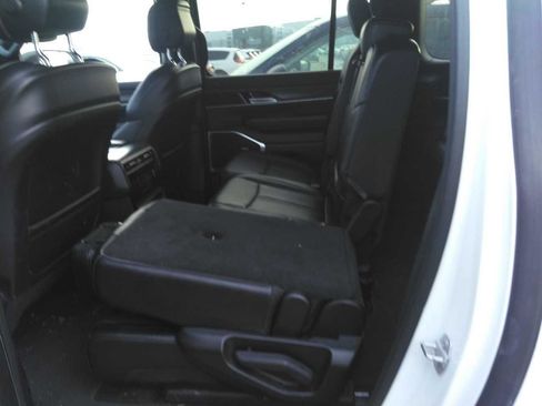 Used 2024 Jeep Wagoneer L Series II image 5