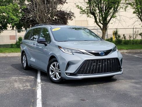 Used 2023 Toyota Sienna XSE w/ XSE Plus Package AWD/4WD image 37