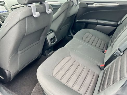 Used 2019 Ford Fusion SE image 18