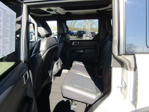 Used 2025 Ford Bronco Badlands AWD/4WD image 13