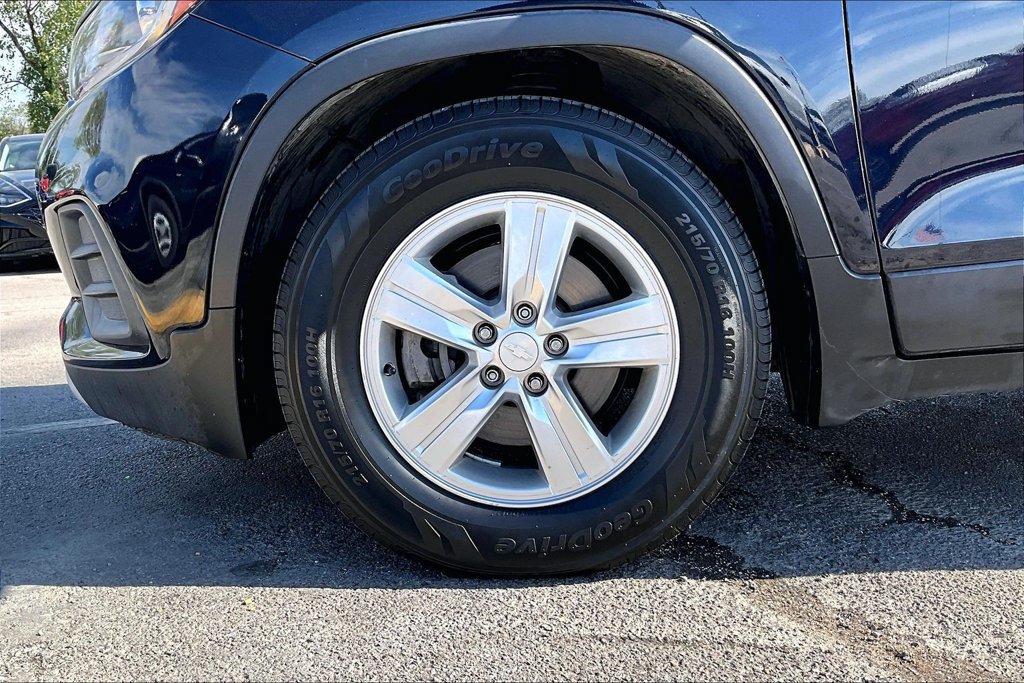 Used 2022 Chevrolet Trax LT w/ LT Convenience Package FWD image 32