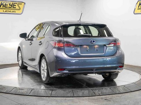 Used 2013 Lexus CT 200h w/ Leather Pkg FWD image 2