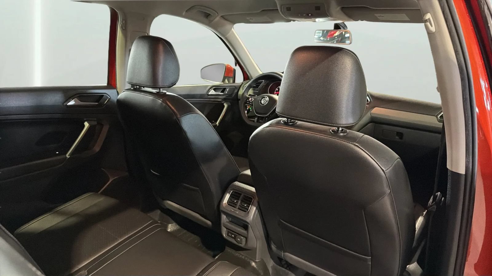 Used 2018 Volkswagen Tiguan SEL FWD image 52