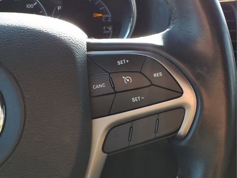 Used 2021 Jeep Grand Cherokee Laredo image 17