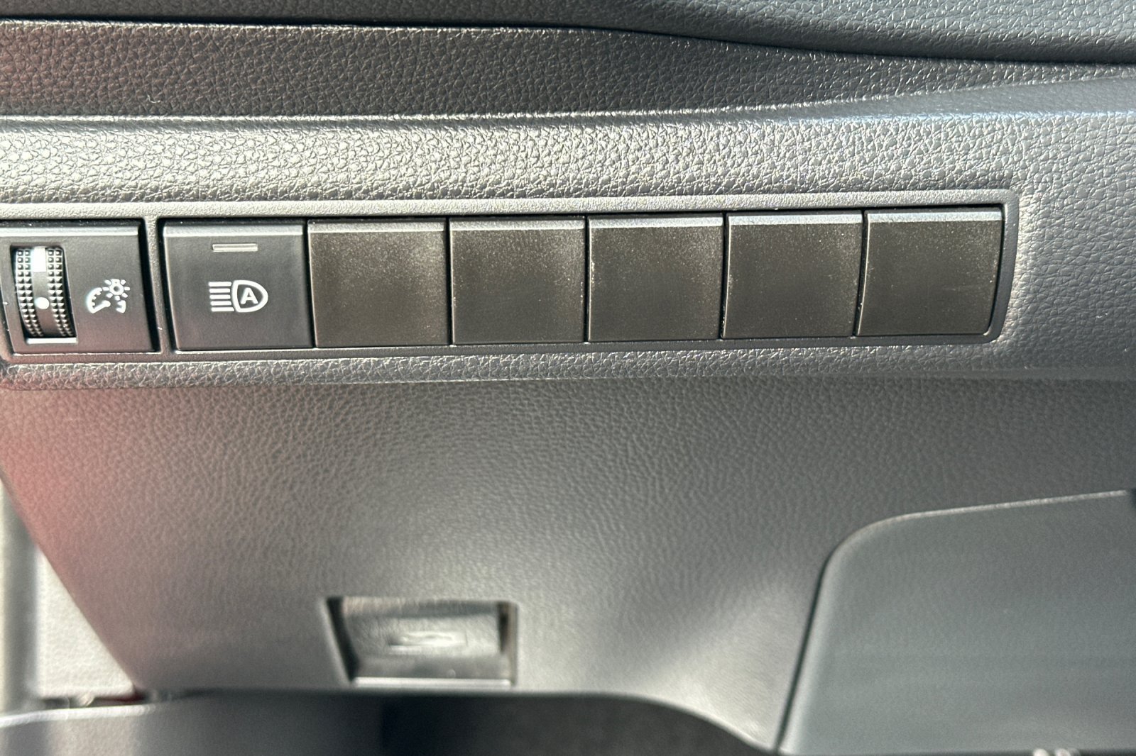 Used 2025 Toyota Corolla LE FWD image 41
