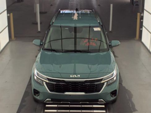 Used 2025 Kia Seltos EX FWD image 3