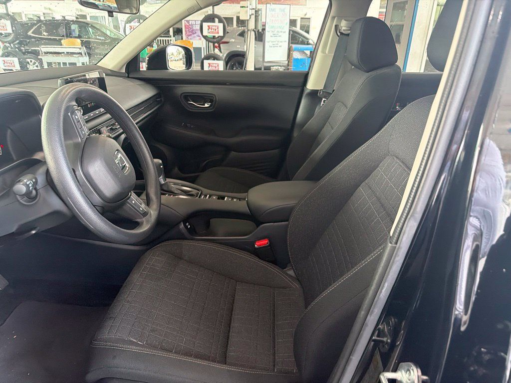 Used 2024 Honda HR-V LX image 10