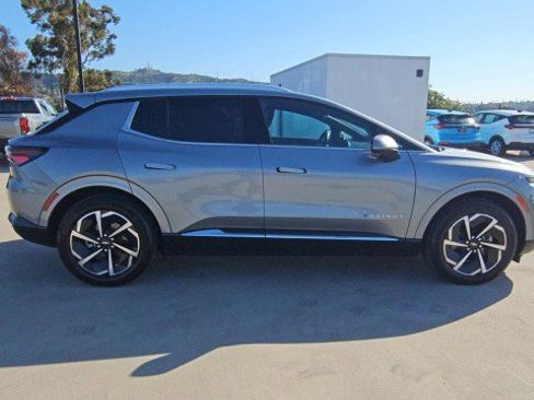 Used 2025 Chevrolet Equinox EV LT w/ Convenience Package FWD image 9