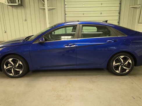 Used 2023 Hyundai Elantra Limited FWD image 3