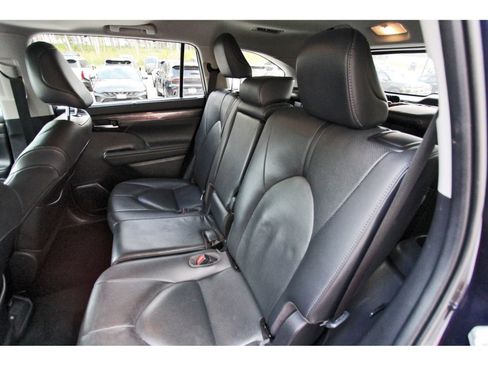 Used 2021 Toyota Highlander Limited FWD image 14
