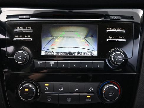 Used 2016 Nissan Rogue S w/ S Family Package FWD image 9