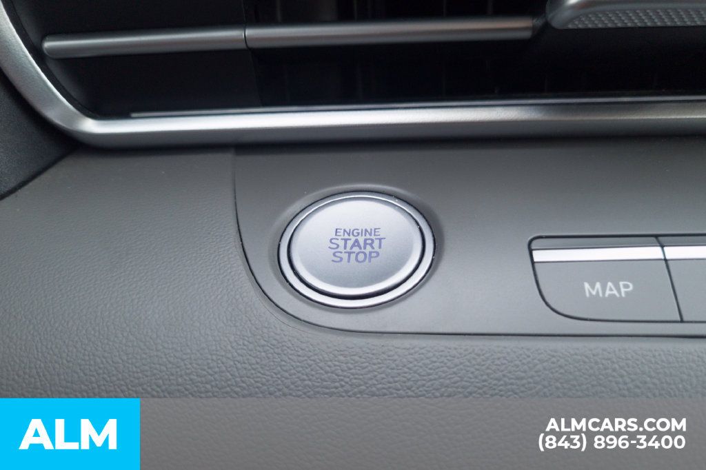 Certified 2025 Hyundai Elantra SEL FWD image 30