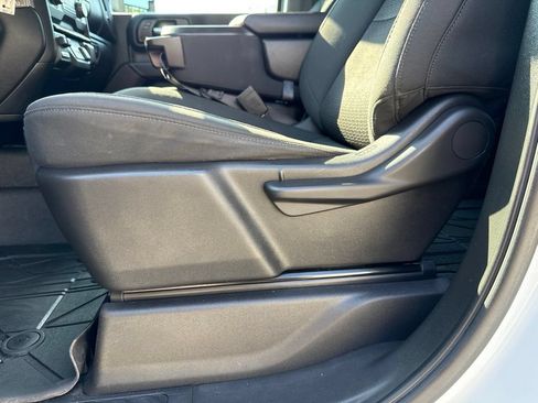 Used 2022 Chevrolet Silverado 2500 Custom w/ Custom Value Package AWD/4WD image 29
