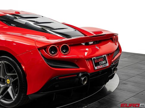 Used 2022 Ferrari F8 Tributo RWD image 18