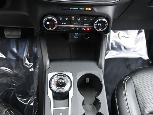 Used 2021 Ford Escape Titanium image 18