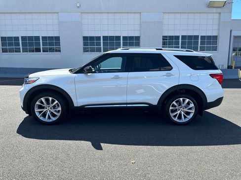 Used 2024 Ford Explorer Platinum w/ Technology Package AWD/4WD image 3