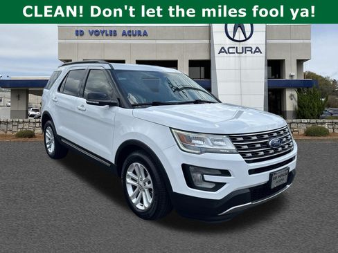 Used 2017 Ford Explorer XLT w/ Equipment Group 201A FWD image 3