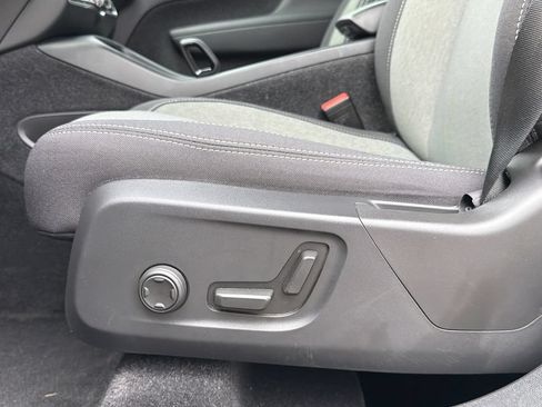 Used 2023 Volvo XC40 B5 Core AWD/4WD image 22