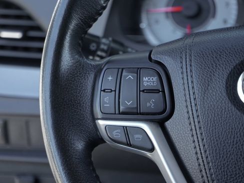 Used 2016 Toyota Sienna SE image 25