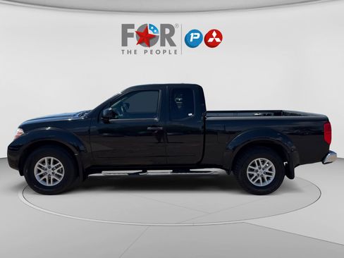 Used 2020 Nissan Frontier SV RWD image 2