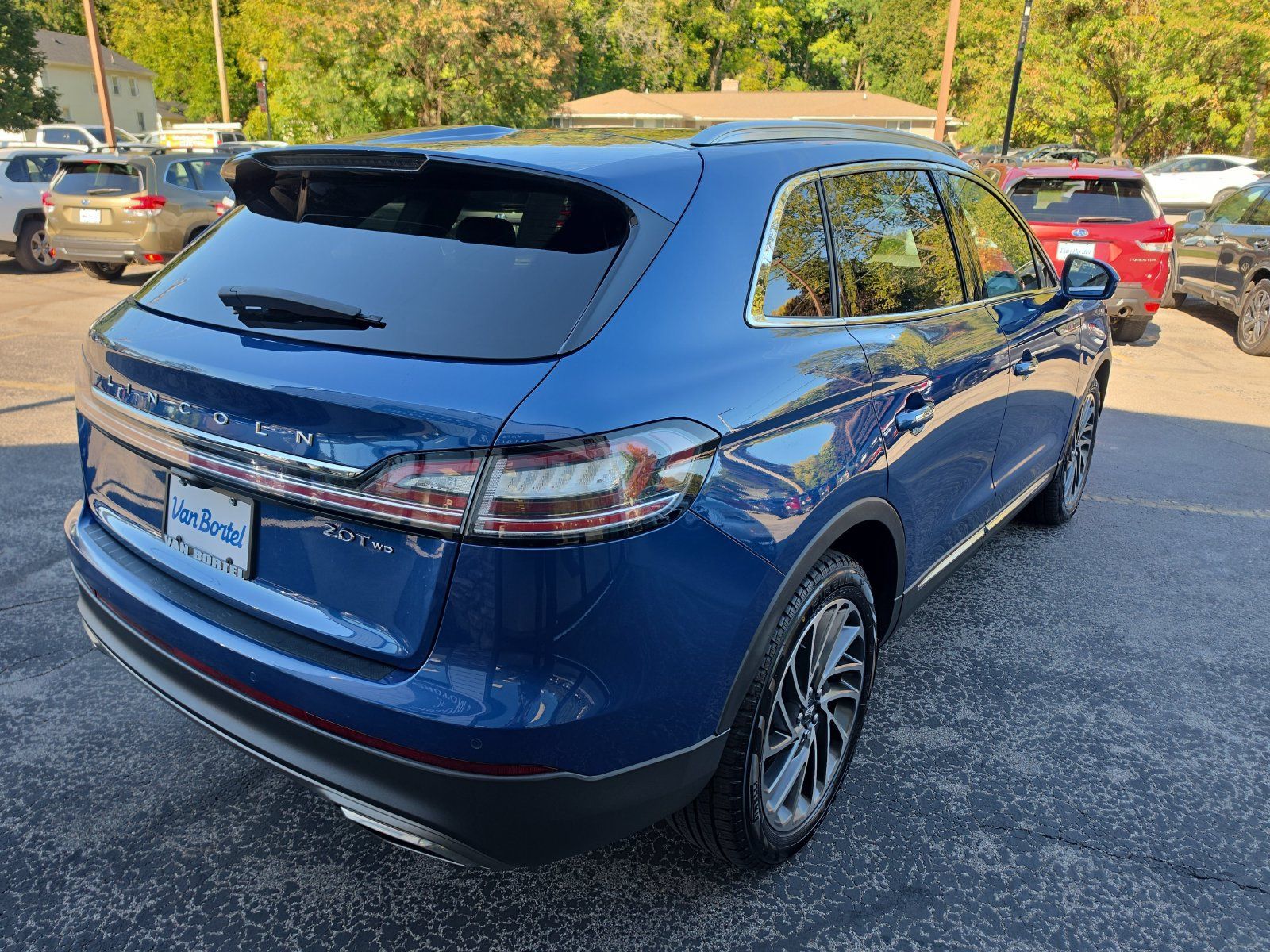 Used 2020 Lincoln Nautilus Reserve w/ Cargo Utility Package AWD/4WD image 5