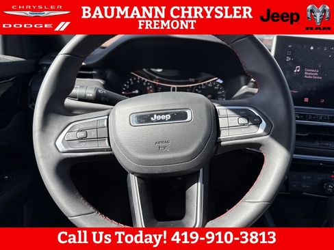 Used 2025 Jeep Compass Trailhawk AWD/4WD image 14