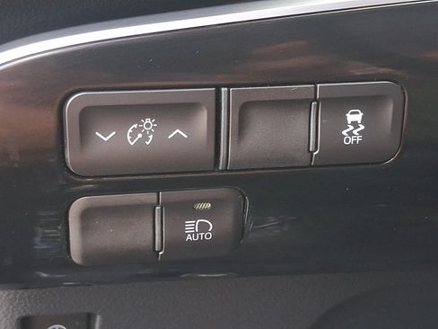 Used 2018 Toyota Prius Prime Premium FWD image 20