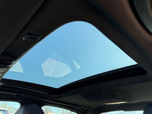 Used 2023 BMW 530e xDrive 530e xDrive w/ M Sport Package image 19