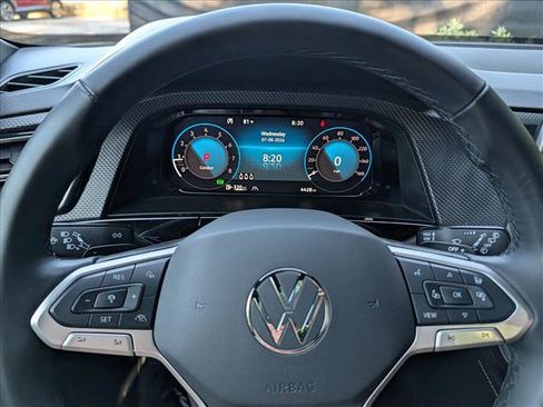 Certified 2025 Volkswagen Atlas Cross Sport SEL R-Line AWD/4WD image 40
