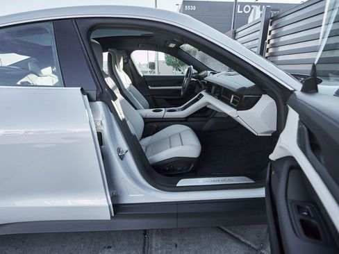 Used 2023 Porsche Taycan 4S w/ Premium Package image 23