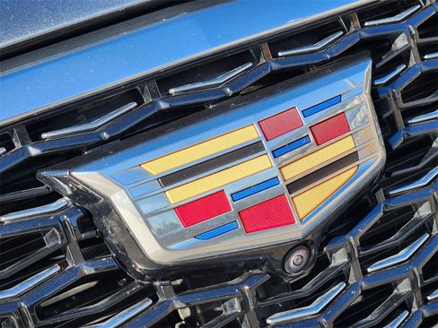 Used 2025 Cadillac XT4 Premium Luxury image 12