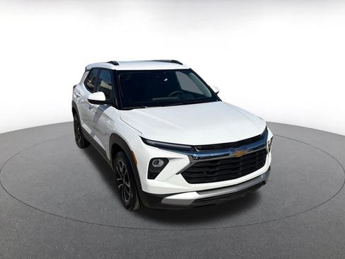Used 2025 Chevrolet TrailBlazer LT image 1