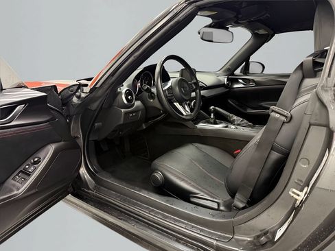 Used 2019 MAZDA MX-5 Miata Grand Touring w/ GT-S Package RWD image 10
