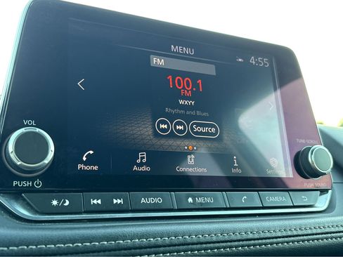 Used 2023 Nissan Rogue SV image 8