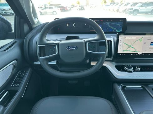 New 2025 Ford Expedition Active image 13