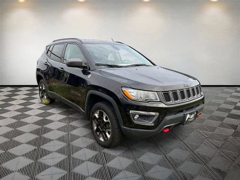 Used 2018 Jeep Compass Trailhawk AWD/4WD image 3