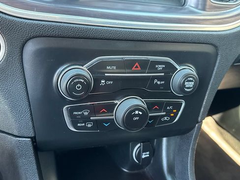 Used 2018 Dodge Charger SXT RWD image 30