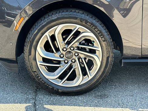 Used 2025 Lincoln Navigator Reserve image 11