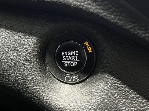 Used 2019 Jeep Cherokee Latitude Plus FWD image 21