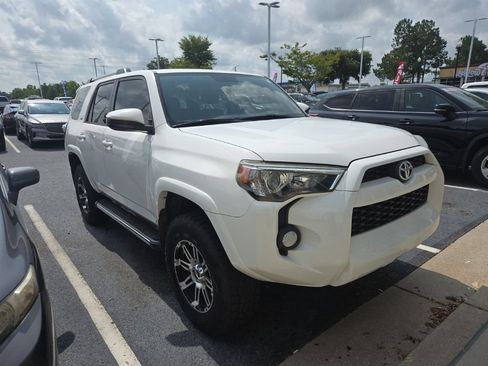 Used 2019 Toyota 4Runner SR5 RWD image 2