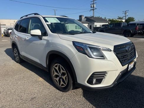 Used 2023 Subaru Forester Premium AWD/4WD image 3