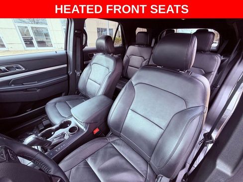 Used 2017 Ford Explorer XLT w/ Equipment Group 202A image 10