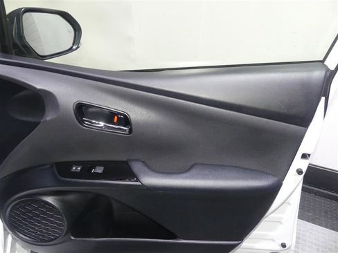 Used 2022 Toyota Prius AWD image 19