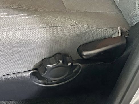 Used 2021 Toyota Tacoma SR AWD/4WD image 13