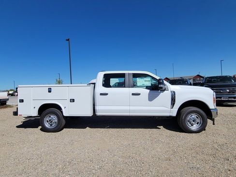 New 2026 Ford F250 XL w/ XL Chrome Package image 2