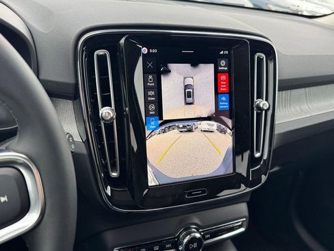 Used 2026 Volvo XC40 B5 Plus image 18