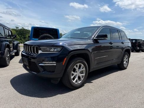 Used 2023 Jeep Grand Cherokee Limited w/ Trailer Tow Prep Group (B) AWD/4WD image 7